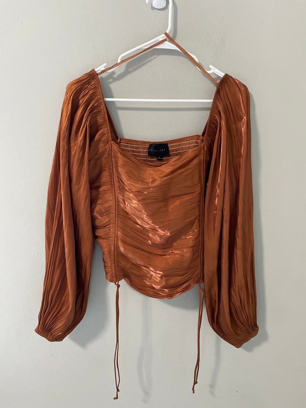 New Line & Dot Revolve Top, Off The Shoulder Rusched Arm Top, Size Large